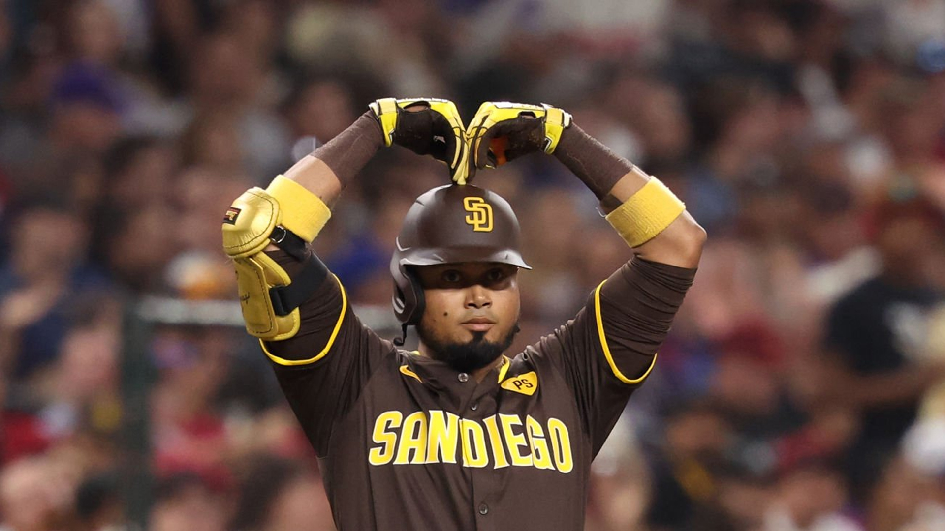 Luis Arraez se convierte en el primer jugador en la historia de la MLB en ganar tres títulos de bateo consecutivos con diferentes equipos, alcanzando además 200 hits en la temporada 2024.