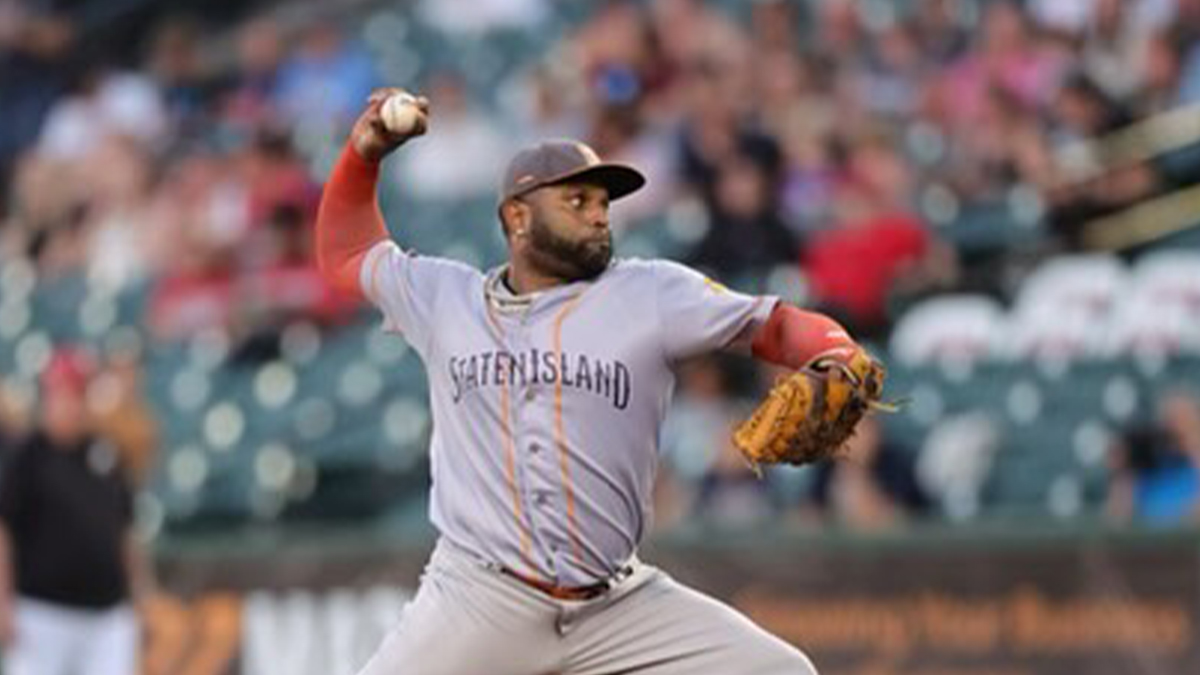 Pablo Sandoval lanzó 5.1 entradas permitiendo 4 hits y ponchando a 4 con los Staten Island FerryHawks en la Atlantic League.